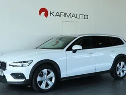 Vit Begagnad 2019 Volvo V60 CC Momentum Kombi | 244 900 kr (Marknadspris)