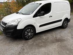 Vit Begagnad 2016 Peugeot Partner Minibuss | 59 000 kr (Bra pris)