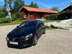 Svart Begagnad 2015 Volvo V40 Momentum Kombi | 129 000 kr (Marknadspris)