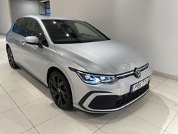 Silver (reflex silver metallic) Begagnad 2024 VW Golf VIII GTE Kombi | 444 900 kr