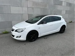 Vit Begagnad 2012 Opel Astra Halvkombi | 65 000 kr (Marknadspris)