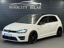 Vit Begagnad 2015 VW Golf VII R Halvkombi | 219 800 kr (Marknadspris)