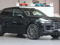 Svart Begagnad 2025 Porsche Cayenne SUV | 1 229 000 kr (Superpris)