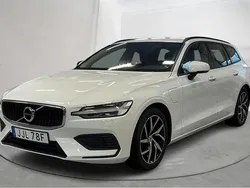Vit Begagnad 2020 Volvo V60 Momentum Kombi | 259 900 kr (Marknadspris)
