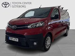 Röd Begagnad 2021 Toyota Proace Comfort Van | 249 900 kr (Marknadspris)