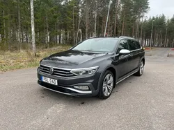Mörkgrå Begagnad 2021 VW Passat Alltrack Kombi | 225 000 kr (Marknadspris)