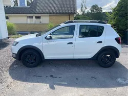 Vit Begagnad 2014 Dacia Sandero Stepway Halvkombi | 45 000 kr (Marknadspris)