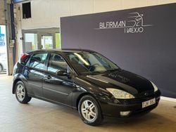 Svart Begagnad 2002 Ford Focus Halvkombi | 19 900 kr (Marknadspris)
