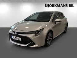 Silver Begagnad 2021 Toyota Corolla Hybrid Style Halvkombi | 249 900 kr (Marknadspris)