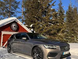 Grå Begagnad 2019 Volvo V60 Momentum Kombi | 270 000 kr (Marknadspris)