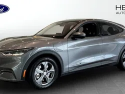 Grå (grey) Begagnad 2021 Ford Mustang Mach-E SUV | 399 900 kr (Marknadspris)