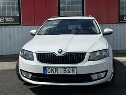 Vit Begagnad 2013 Skoda Octavia Ambition Kombi | 79 900 kr (Marknadspris)