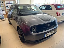 Ljusgrå Begagnad 2020 Honda e Halvkombi | 199 900 kr (Marknadspris)