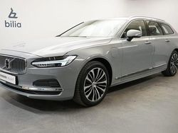 Grå Begagnad 2024 Volvo V90 Core Kombi | 409 900 kr (Marknadspris)