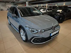 Grå Begagnad 2022 VW Golf Alltrack R-line Kombi | 299 900 kr (Marknadspris)