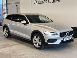 Silver Begagnad 2022 Volvo V60 CC Momentum Kombi | 319 900 kr (Marknadspris)