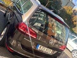 Brun Begagnad 2016 VW Sharan Minibuss | 156 000 kr (Marknadspris)