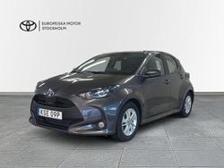 Mörkgrå Begagnad 2023 Toyota Yaris Hybrid Active Halvkombi | 244 900 kr (Marknadspris)