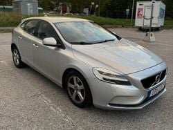 Silver Begagnad 2017 Volvo V40 Kombi | 150 000 kr (Marknadspris)