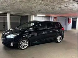 Svart Begagnad 2014 Kia Carens Minibuss | 150 000 kr (Lite dyr)