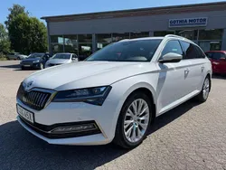 Vit Begagnad 2020 Skoda Superb Business Line Kombi | 259 900 kr (Marknadspris)