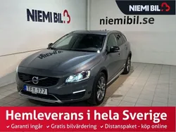 Grå Begagnad 2018 Volvo V60 CC Standard Kombi | 274 900 kr (Marknadspris)