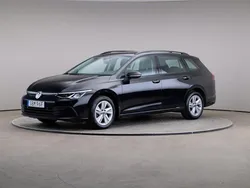 Svart Begagnad 2022 VW Golf VIII Kombi | 239 000 kr (Marknadspris)