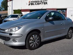 Ljusgrå Begagnad 2003 Peugeot 206 CC Cab | 39 900 kr (Lite dyr)