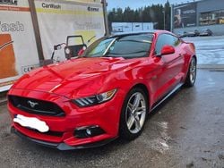 Taket folierat svart Begagnad 2016 Ford Mustang GT Sportkupé | 320 000 kr (Marknadspris)
