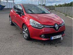 Röd Begagnad 2015 Renault Clio IV Halvkombi | 90 000 kr (Superpris)