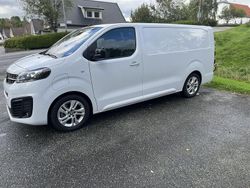Vit Begagnad 2023 Opel Vivaro-e Combi Van | 400 000 kr