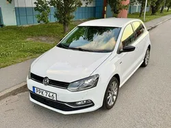 Vit Begagnad 2015 VW Polo Halvkombi | 63 000 kr (Marknadspris)