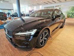 Svart Begagnad 2020 Volvo S60 R-Design Sedan | 329 900 kr (Bra pris)