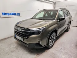 Grön (autumn green metallic) Ny 2025 Subaru Forester SUV | 463 400 kr (Marknadspris)