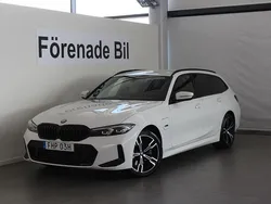 Vit Begagnad 2022 BMW 330e M Sport Kombi | 429 000 kr