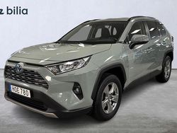 Grön Begagnad 2022 Toyota RAV4 Hybrid Active SUV | 339 900 kr (Marknadspris)