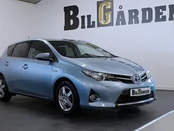 Ljusblå Begagnad 2014 Toyota Auris Hybrid Edition Halvkombi | 149 900 kr (Marknadspris)