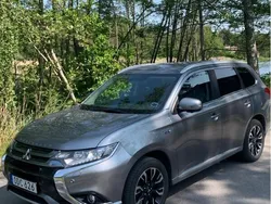Grå Begagnad 2016 Mitsubishi Outlander P-HEV SUV | 149 000 kr (Bra pris)