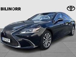 Svart Begagnad 2020 Lexus ES300H Limited Edition Sedan | 379 900 kr (Marknadspris)
