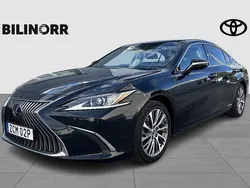 Svart Begagnad 2020 Lexus ES300H Limited Edition Sedan | 379 900 kr (Marknadspris)
