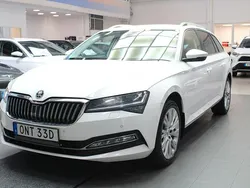 Vit Begagnad 2021 Skoda Superb Business Line Kombi | 249 900 kr (Bra pris)