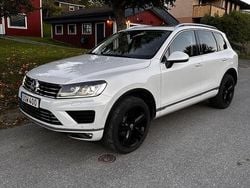 Vit Begagnad 2017 VW Touareg SUV | 350 000 kr