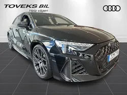 Mytsvart metallic Ny 2025 Audi RS3 Sportback Sport Halvkombi | 749 000 kr (Superpris)