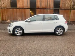 Vit Begagnad 2017 VW Golf VII GTE Halvkombi | 174 500 kr (Marknadspris)