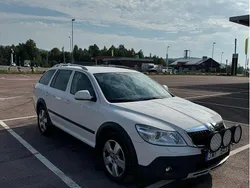 Vit Begagnad 2011 Skoda Octavia Scout Kombi | 89 000 kr (Lite dyr)