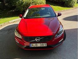 Röd Begagnad 2014 Volvo V60 Kinetic Kombi | 115 000 kr (Marknadspris)