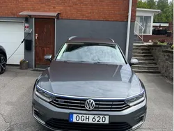 Grå Begagnad 2017 VW Passat GTE Kombi | 155 000 kr (Marknadspris)