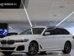 Vit Begagnad 2022 BMW 530e M Sport Kombi | 339 900 kr (Marknadspris)