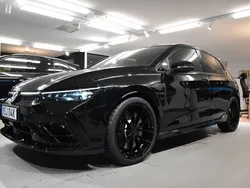 Svart Ny 2024 VW Golf VIII Black Edition Halvkombi | 699 800 kr