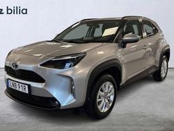 Silver Begagnad 2025 Toyota Yaris Hybrid Active SUV | 279 900 kr (Bra pris)